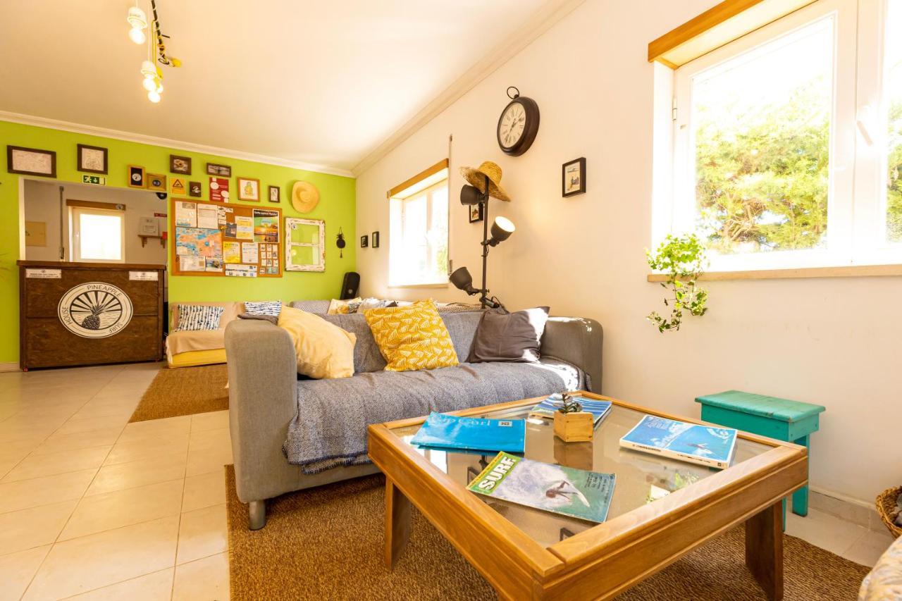Pineapple Surf House Vandrerhjem Atouguia Da Baleia Eksteriør bilde