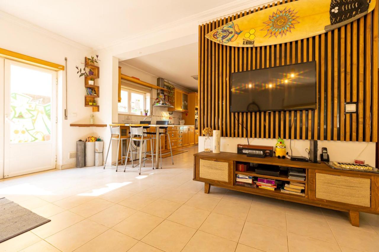 Pineapple Surf House Vandrerhjem Atouguia Da Baleia Eksteriør bilde