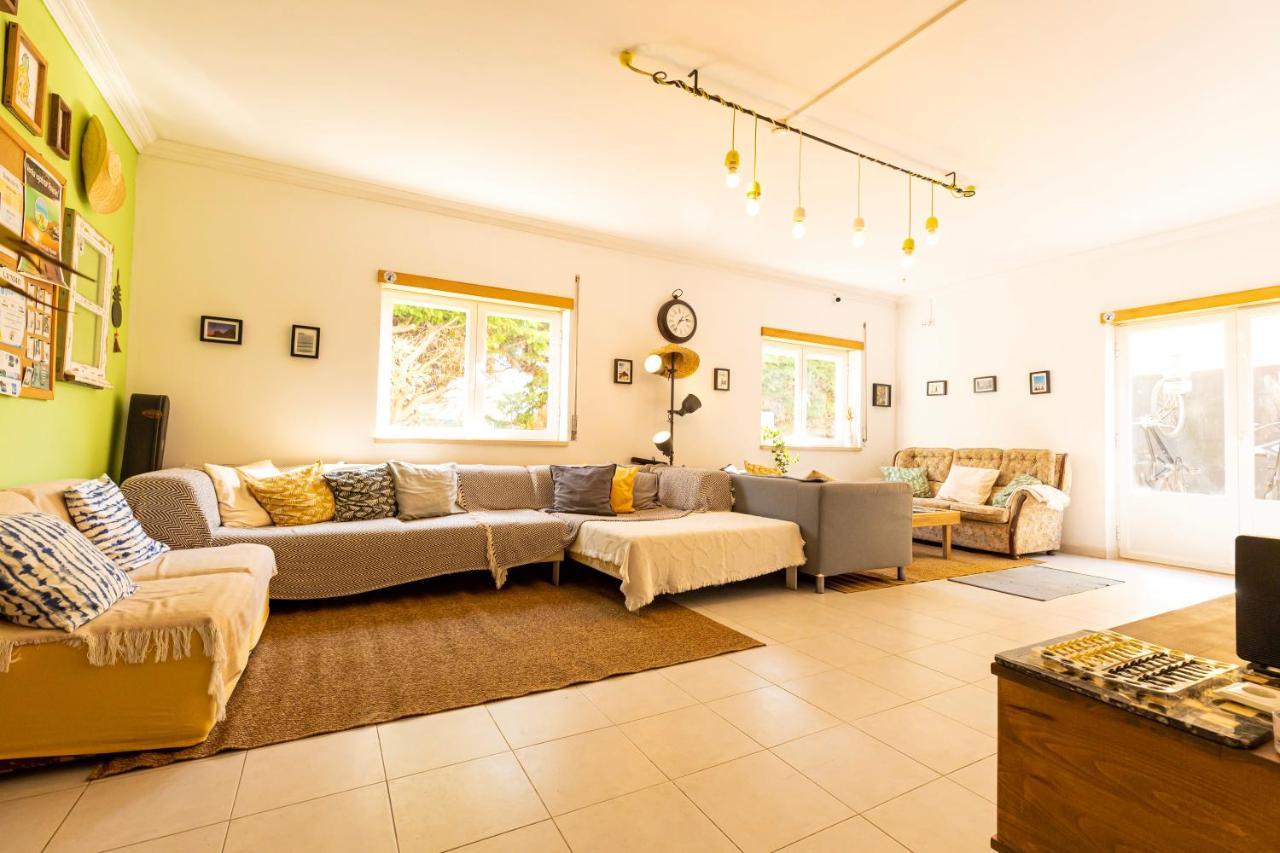 Pineapple Surf House Vandrerhjem Atouguia Da Baleia Eksteriør bilde