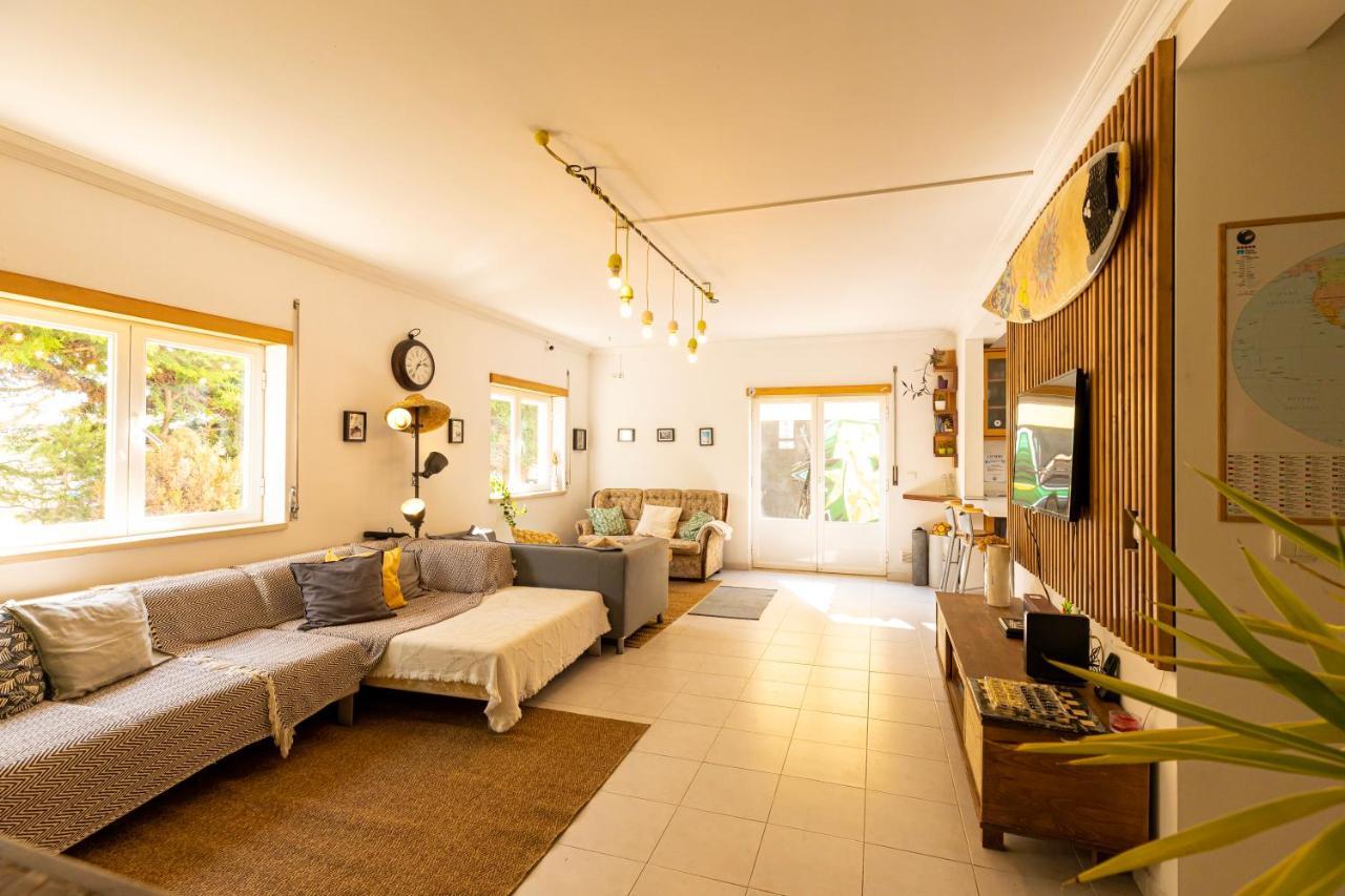 Pineapple Surf House Vandrerhjem Atouguia Da Baleia Eksteriør bilde