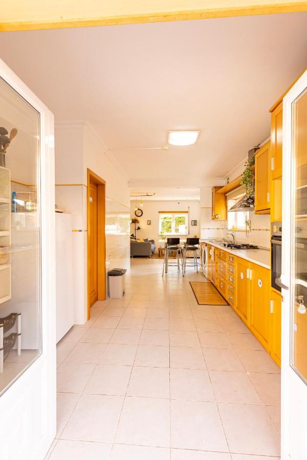 Pineapple Surf House Vandrerhjem Atouguia Da Baleia Eksteriør bilde