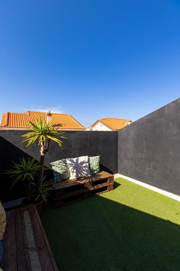 Pineapple Surf House Vandrerhjem Atouguia Da Baleia Eksteriør bilde