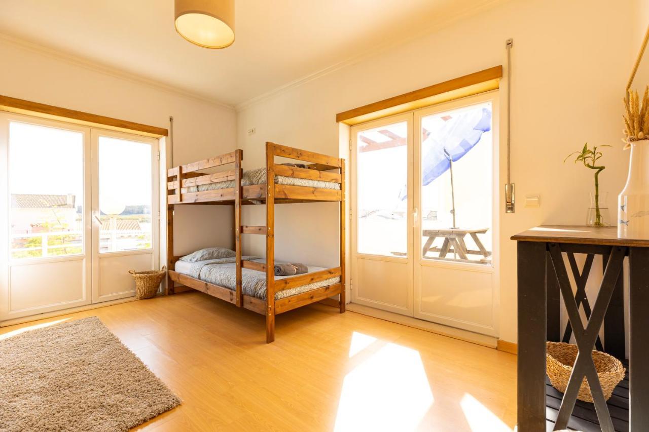 Pineapple Surf House Vandrerhjem Atouguia Da Baleia Eksteriør bilde
