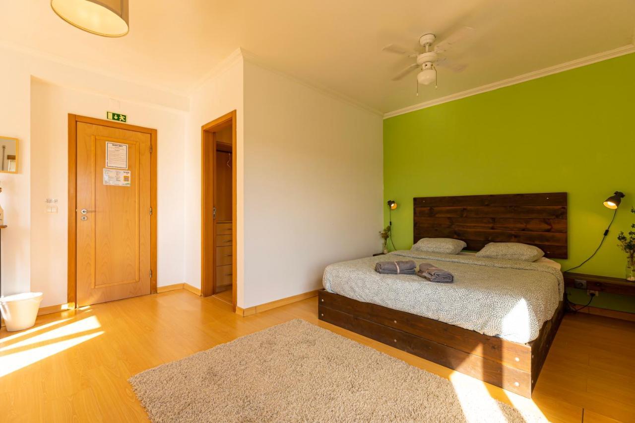 Pineapple Surf House Vandrerhjem Atouguia Da Baleia Eksteriør bilde