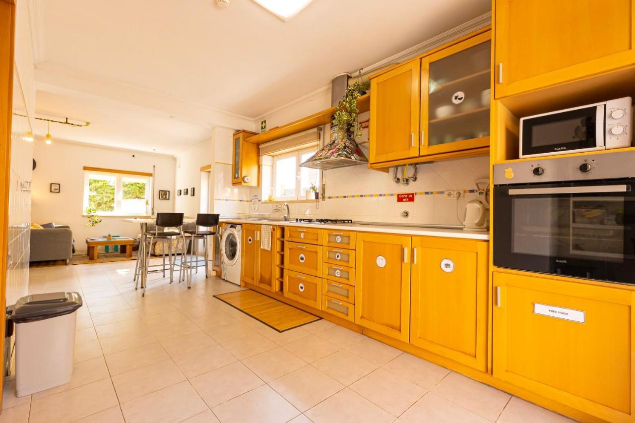 Pineapple Surf House Vandrerhjem Atouguia Da Baleia Eksteriør bilde