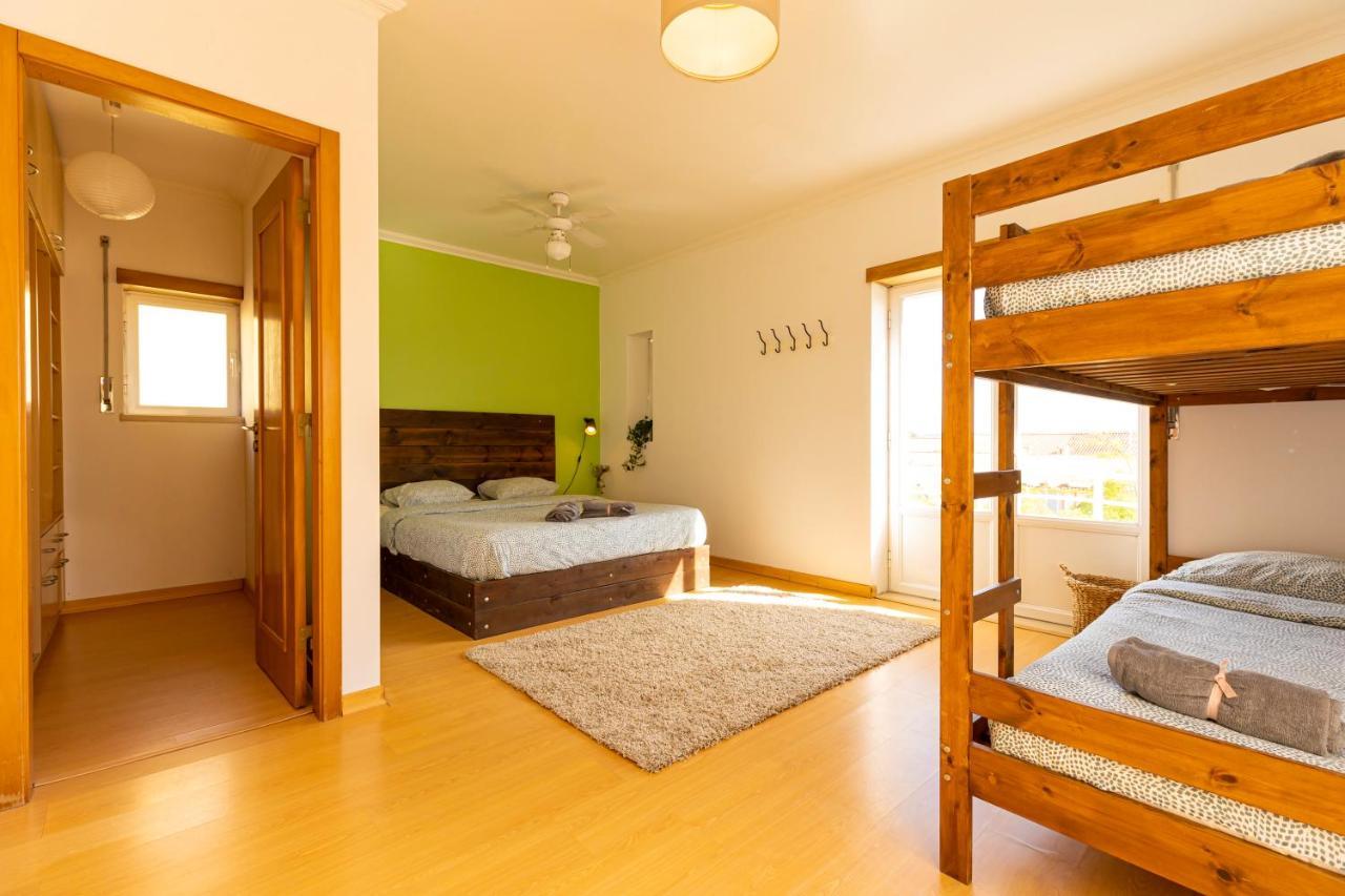 Pineapple Surf House Vandrerhjem Atouguia Da Baleia Eksteriør bilde