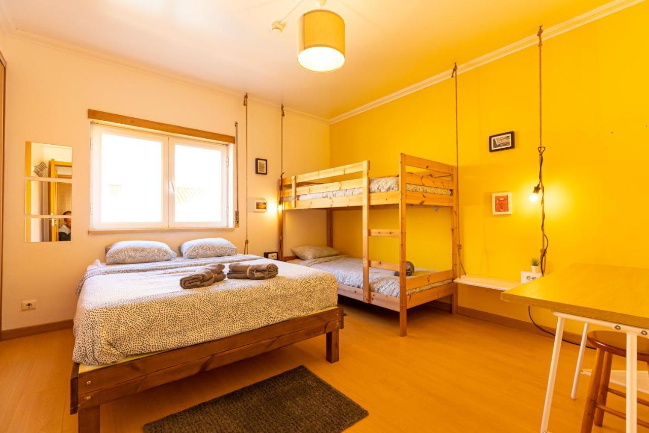 Pineapple Surf House Vandrerhjem Atouguia Da Baleia Eksteriør bilde