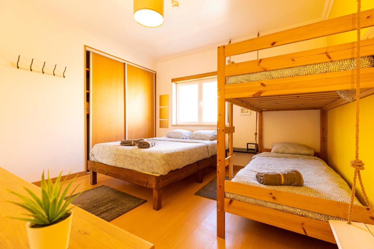 Pineapple Surf House Vandrerhjem Atouguia Da Baleia Eksteriør bilde