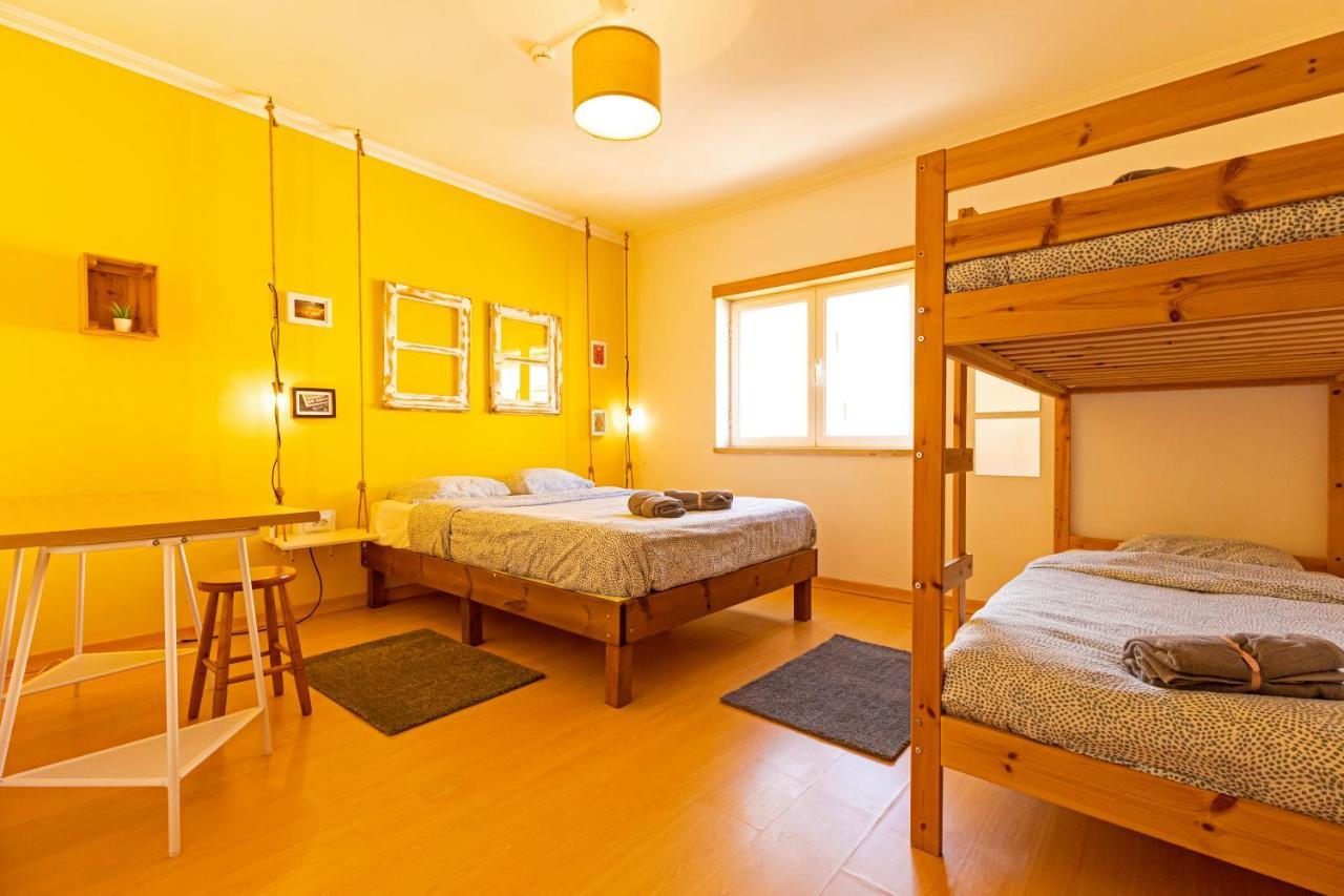 Pineapple Surf House Vandrerhjem Atouguia Da Baleia Eksteriør bilde