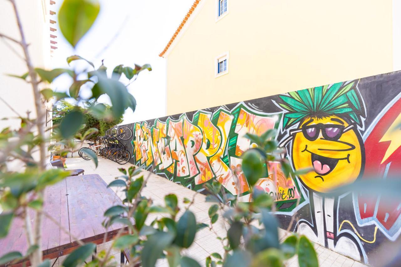Pineapple Surf House Vandrerhjem Atouguia Da Baleia Eksteriør bilde