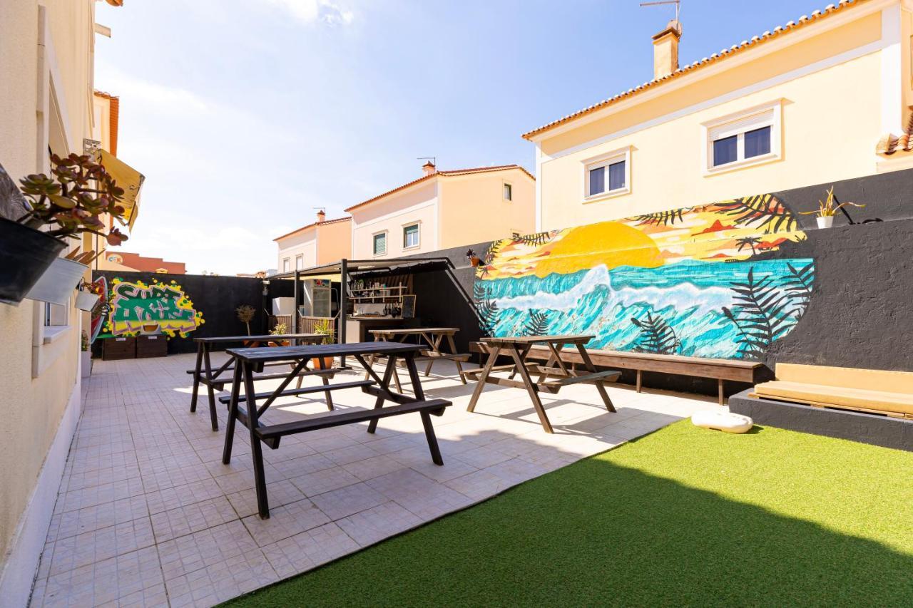 Pineapple Surf House Vandrerhjem Atouguia Da Baleia Eksteriør bilde