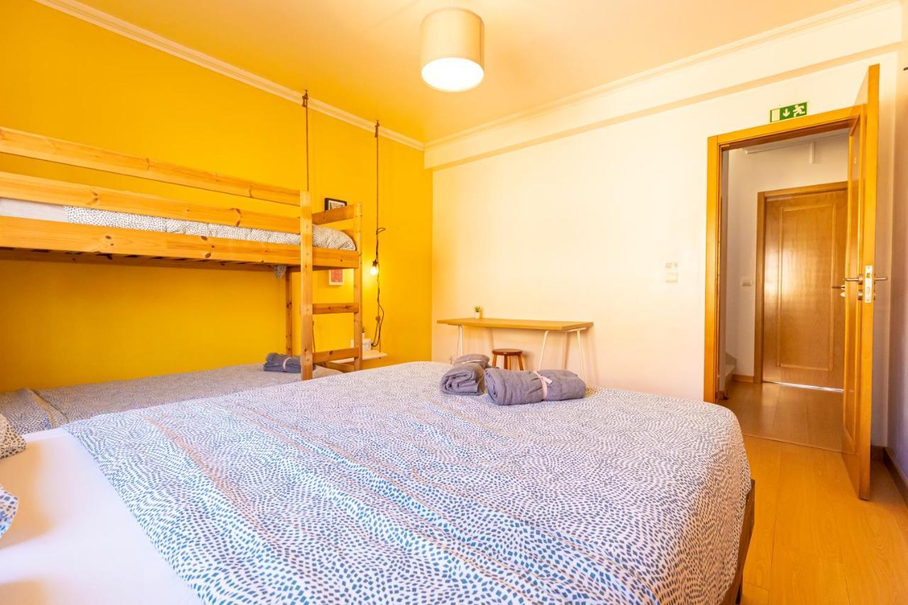 Pineapple Surf House Vandrerhjem Atouguia Da Baleia Eksteriør bilde