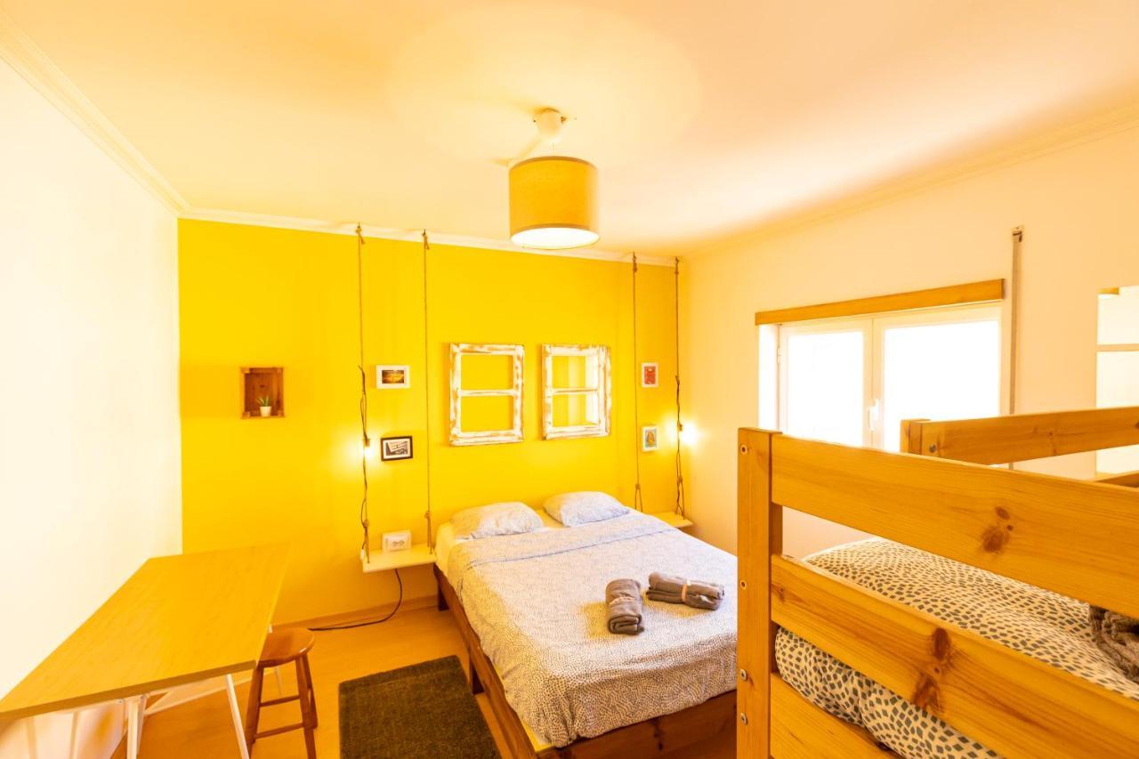 Pineapple Surf House Vandrerhjem Atouguia Da Baleia Eksteriør bilde