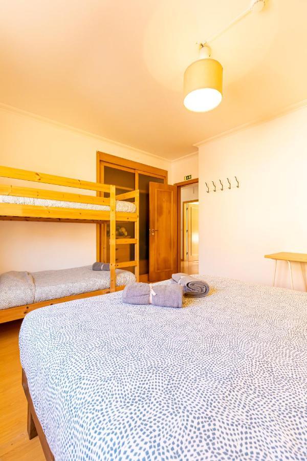 Pineapple Surf House Vandrerhjem Atouguia Da Baleia Eksteriør bilde