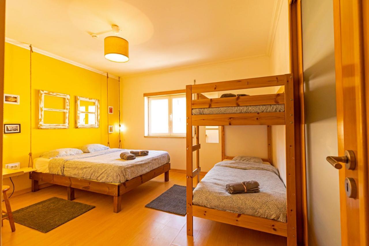 Pineapple Surf House Vandrerhjem Atouguia Da Baleia Eksteriør bilde