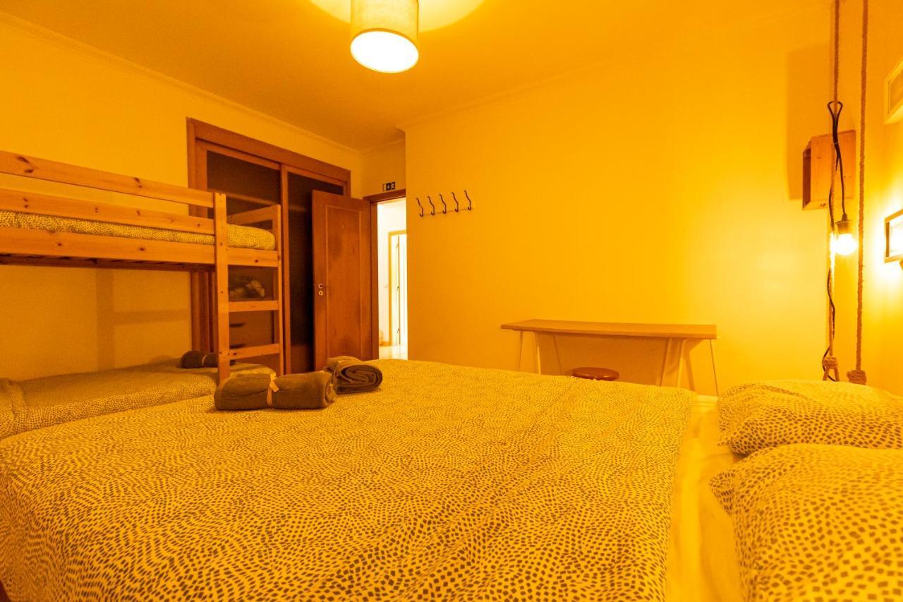 Pineapple Surf House Vandrerhjem Atouguia Da Baleia Eksteriør bilde