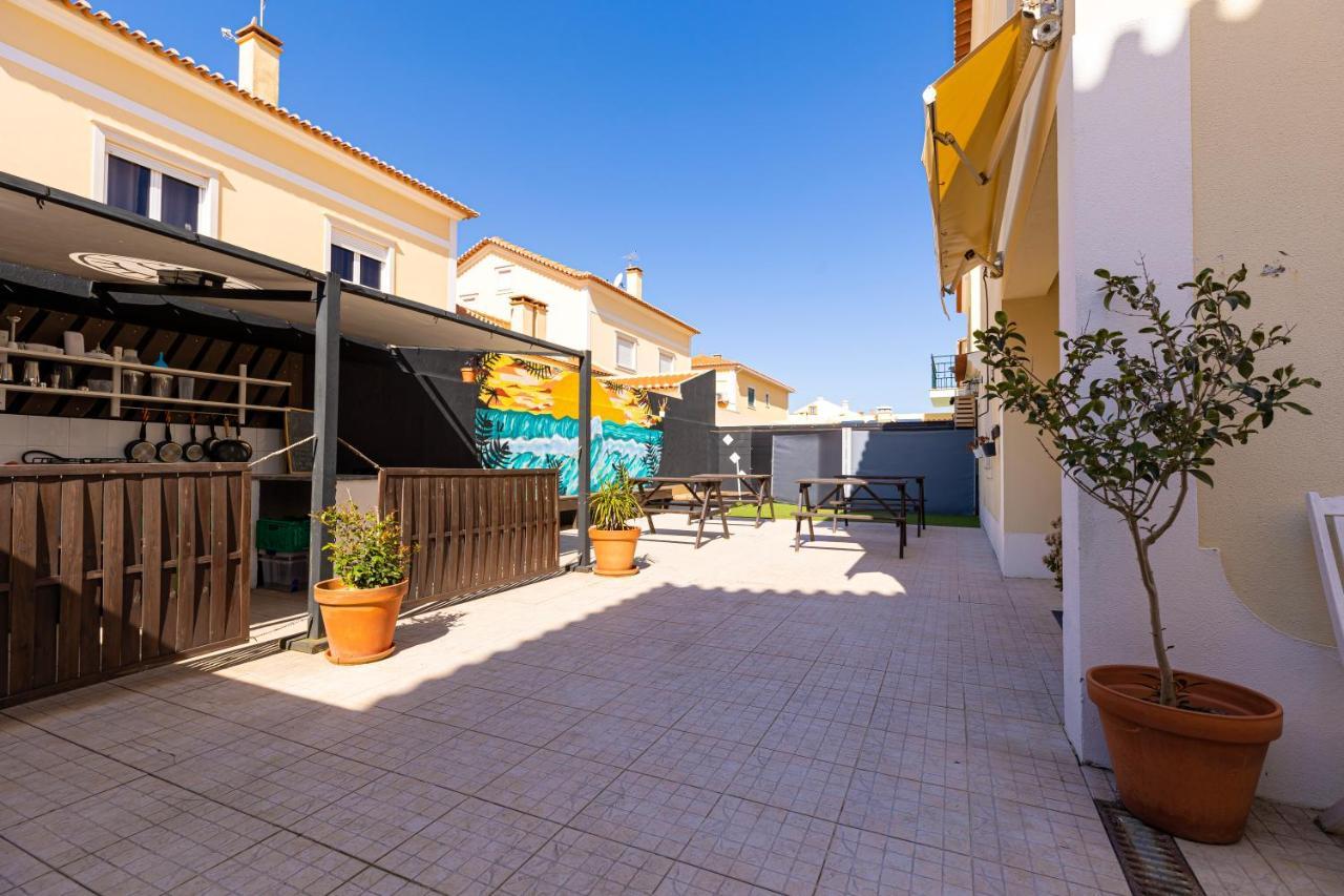 Pineapple Surf House Vandrerhjem Atouguia Da Baleia Eksteriør bilde