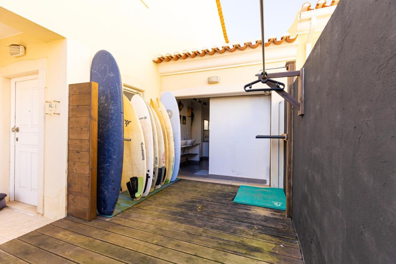 Pineapple Surf House Vandrerhjem Atouguia Da Baleia Eksteriør bilde