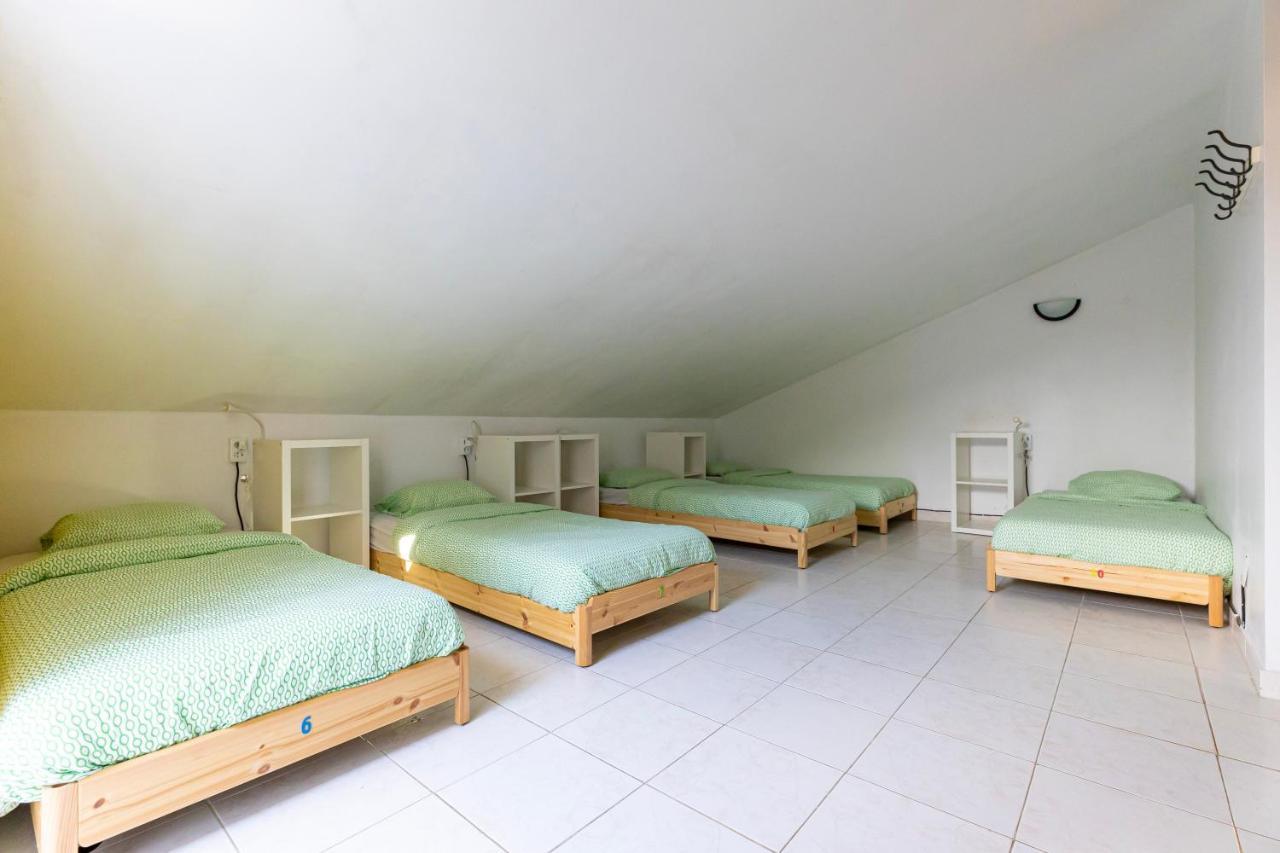 Pineapple Surf House Vandrerhjem Atouguia Da Baleia Eksteriør bilde