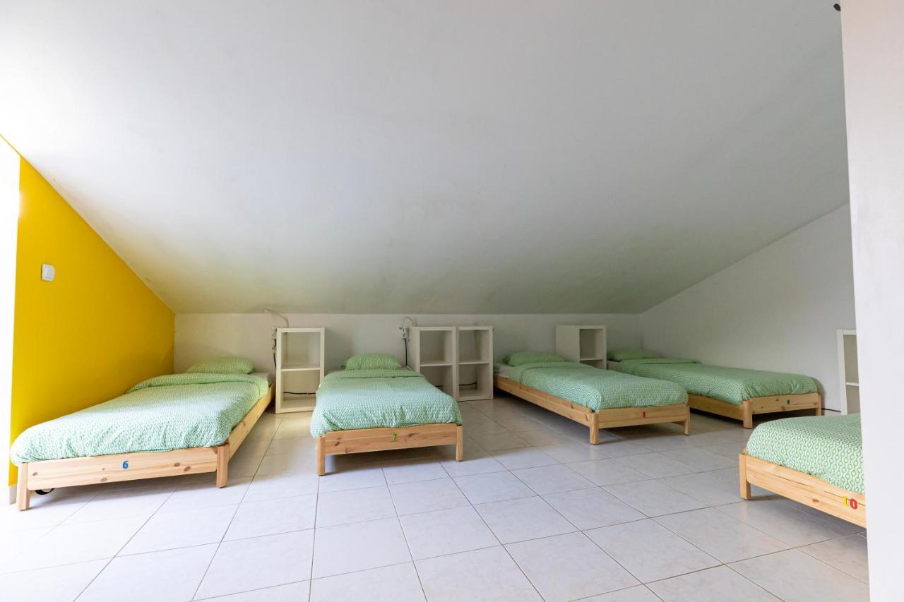 Pineapple Surf House Vandrerhjem Atouguia Da Baleia Eksteriør bilde