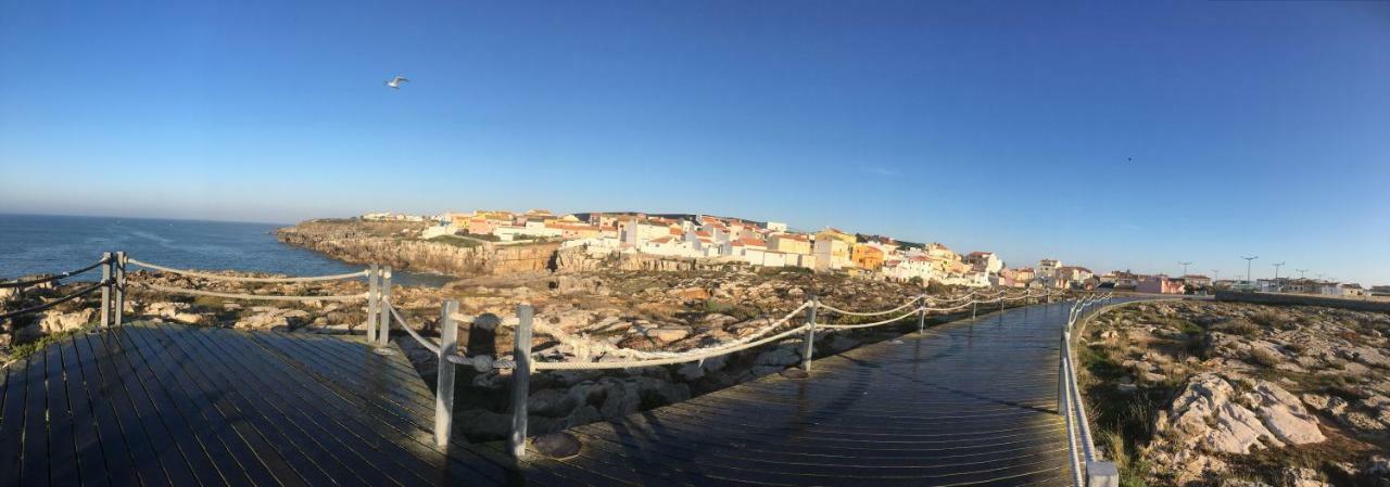 Pineapple Surf House Vandrerhjem Atouguia Da Baleia Eksteriør bilde