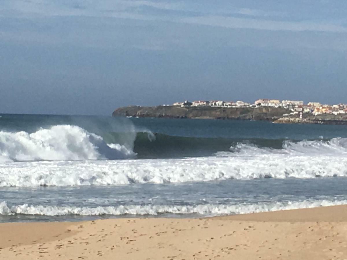Pineapple Surf House Vandrerhjem Atouguia Da Baleia Eksteriør bilde