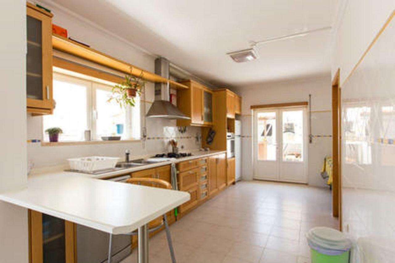 Pineapple Surf House Vandrerhjem Atouguia Da Baleia Eksteriør bilde