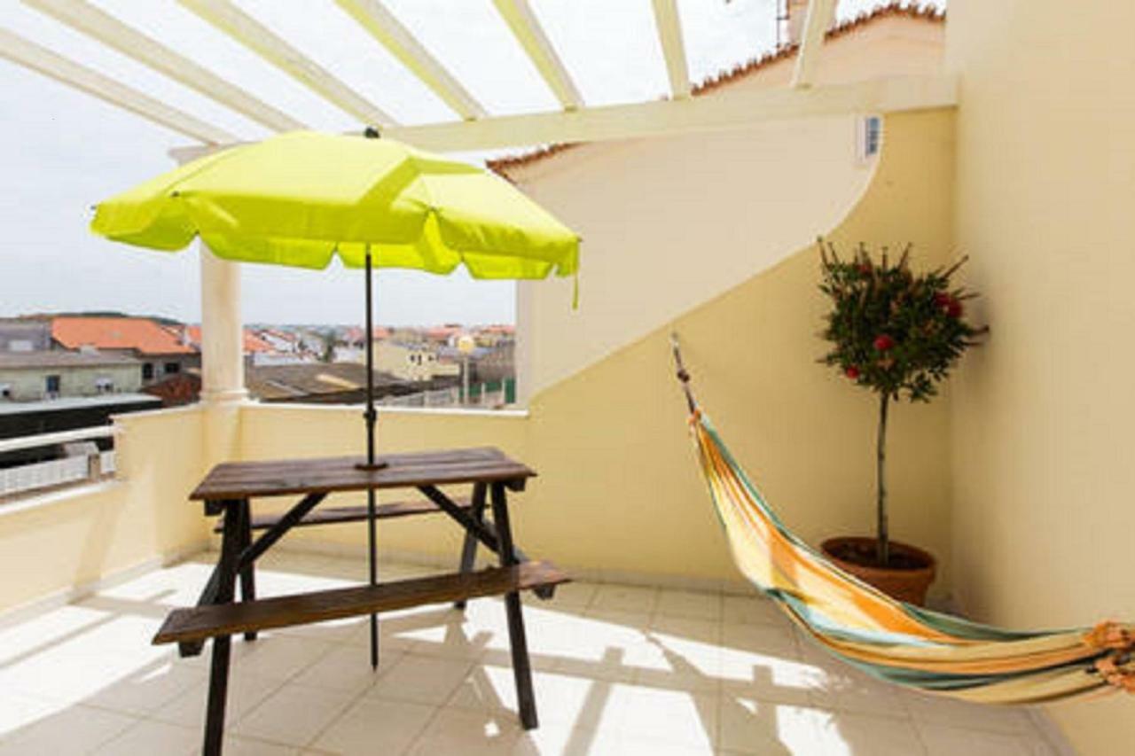 Pineapple Surf House Vandrerhjem Atouguia Da Baleia Eksteriør bilde