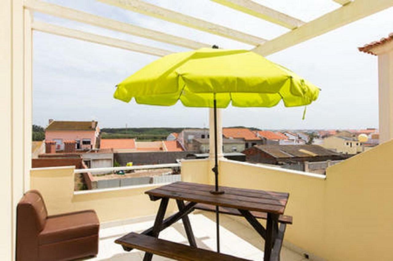 Pineapple Surf House Vandrerhjem Atouguia Da Baleia Eksteriør bilde